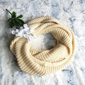🦈 3/$20 Beige Infinity Scarf